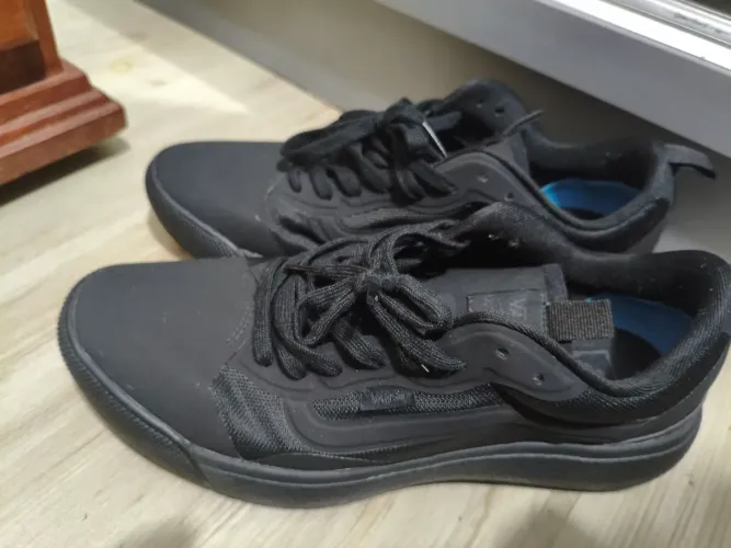 Tenis vans ultrange preto tam 40