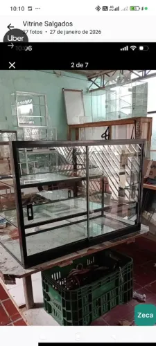 Vitrine de salgados e doces 