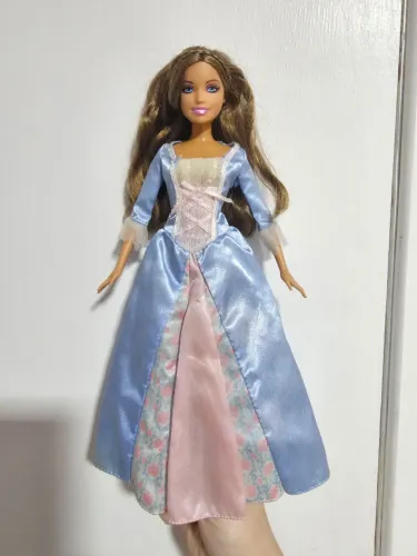 Barbie Erika - Princesa e a Plebeia