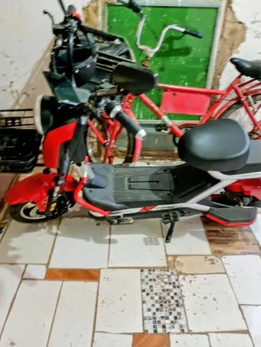 ? BICICLETA ELÉTRICA SCOOTER - VERMELHA
