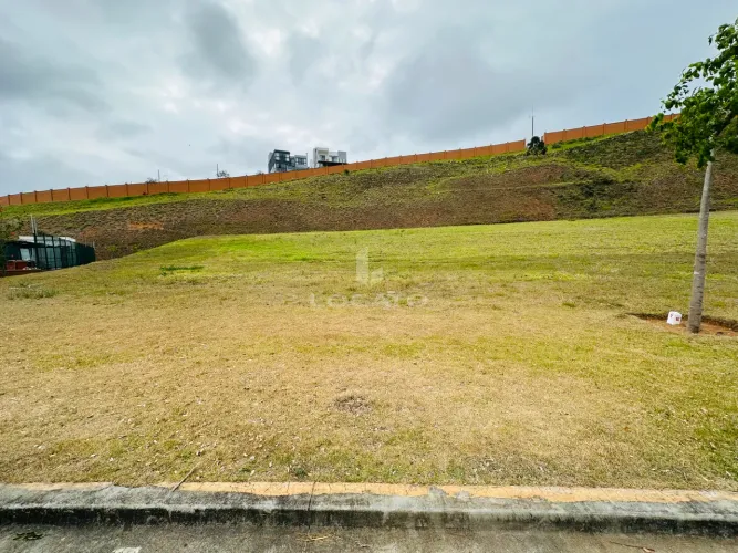 Terreno comercial 1.372 m² no Alphaville