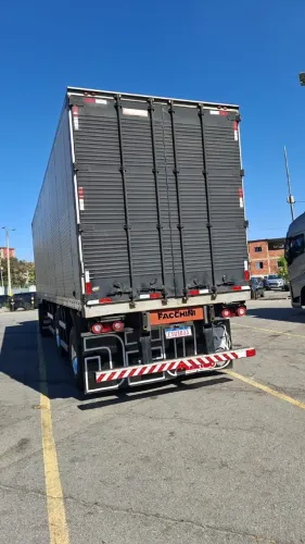 Carreta Baú Facchini 2 eixos vanderleia