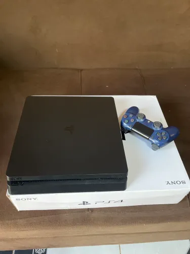 Vende-se PlayStation 4 Slim 1T estado de novo com controle