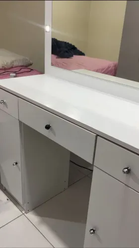 Penteadeira camarim poucos 2 meses de uso em perfeito estado Cel *