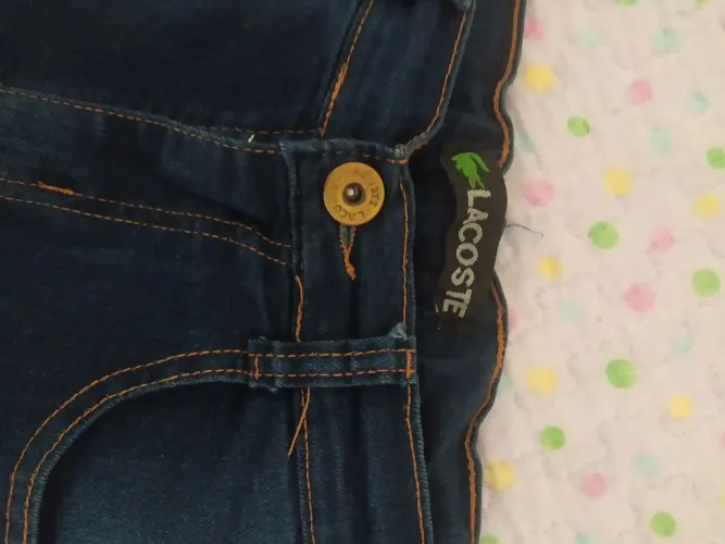 Calça skin azul marinho da Lacoste(tamanho na etiqueta)