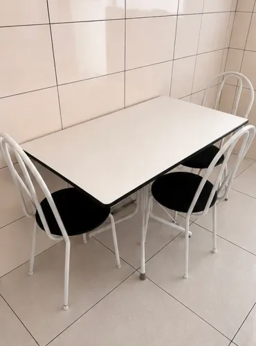 Mesa de cozinha com 3 cadeiras