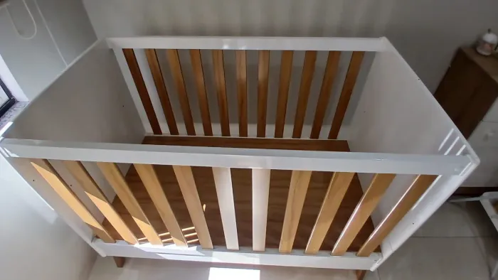 BERÇO LAQUEADO BRANCO