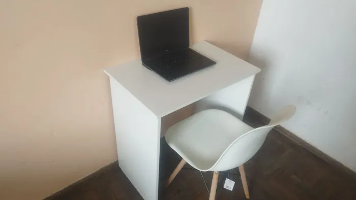 Mesa compacta para notebook (NOVA)