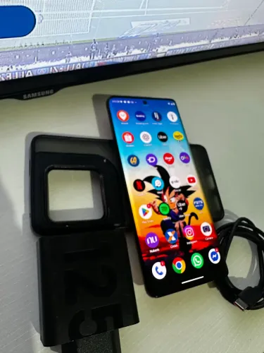 Motorola Edge 50 Ultra 5G 512 e 12+4 Ram (Couro vegano) na cor Peach Fuzz .Vendo ou troco