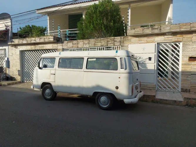 Alugo kombi pra política!