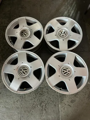 Jogo de rodas aro 15 5x100 originais VW em ótimo estado