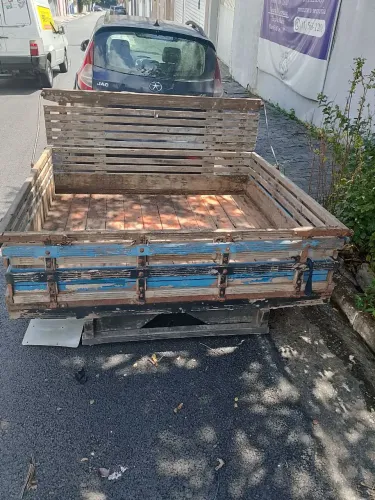 Carroceria praticamente nova 