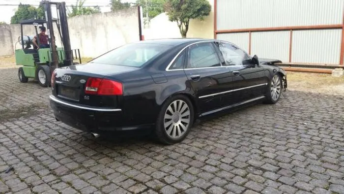 Sucata Audi A8, para retirada de peças