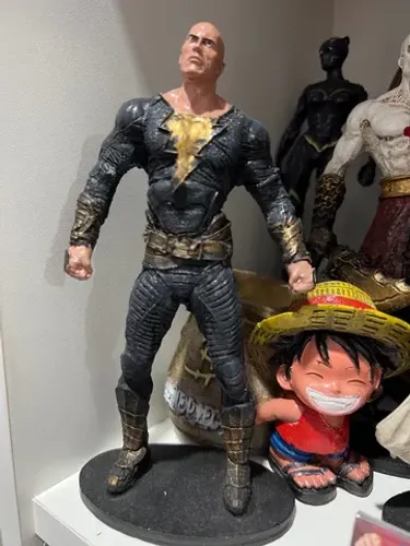 Estatueta em resina Adão negro