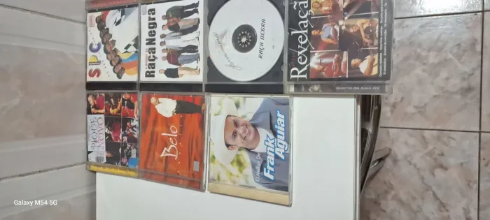 CDs de pagode e outro. Valor unitário 