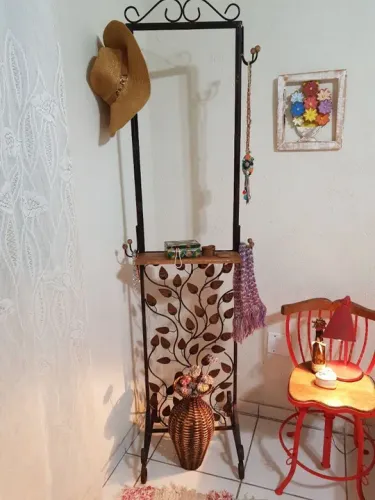 Cabideiro de Ferro com Detalhes em Folhas