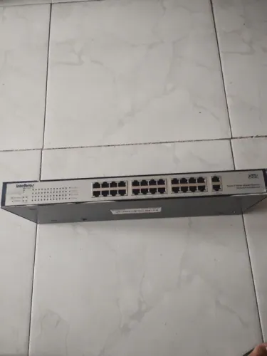 Switch Intelbras 24 portas Fast Ethernet +2 portas Gigabit