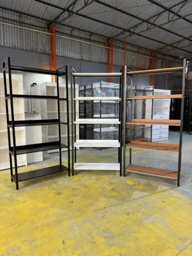 Estantes de Metalon c/ MDF - Novo