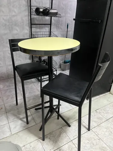 Mesa e cadeiras 