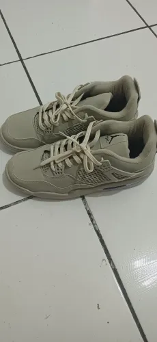 Tênis Nike Air Jordan 4.