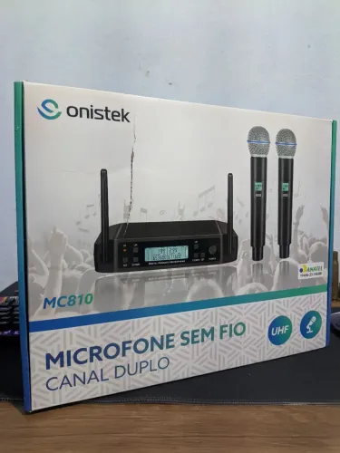 Kit de Microfone Duplo Sem Fio UHF Com Base Receptora + Cabo P10 + Pilhas 