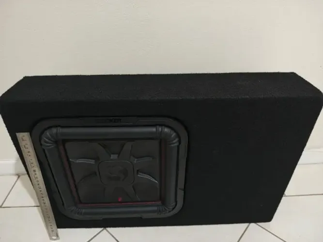 subwoofer kicker 600 Rms L7 excelente  caixa reforçada, compacta e forrada com lã de vidro