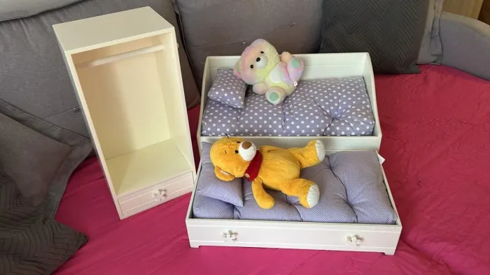 Cama e Guarda-roupa MDF branco para bonecas (Usado em Excelente estado) PREÇO NEGOCIÁVEL!