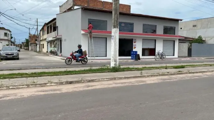 Ponto comercial/Loja/Box para venda tem 240 metros quadrados