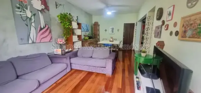 Apartamento de 2 quartos e varanda na Tijuca.
