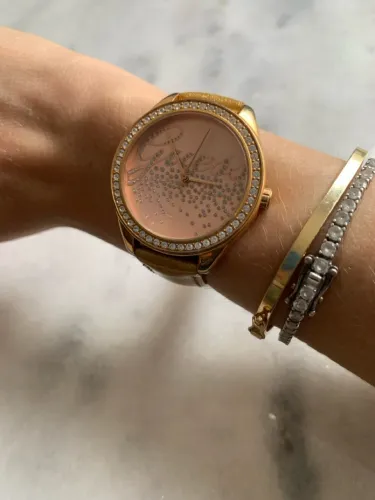 Relógio Guess Dourado com Pulseira em Couro