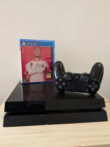 Ps4 com jogo e garantia