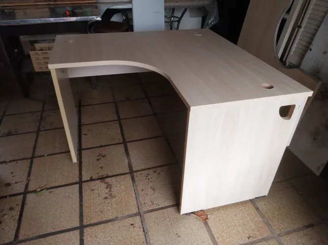 Mesa de escritório de canto