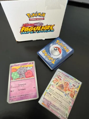 Coleção Fagulhas Impetuosas Pokémon TCG - 99 Cartas + 11 Brilhantes