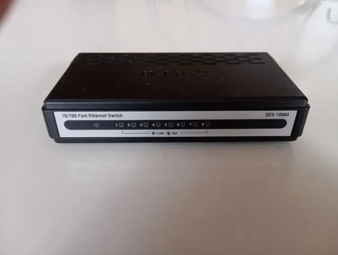 Switch D-Link DES-1008A 8 Portas 10/100 Mbps