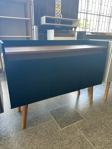 Buffet moderno com 3 portas