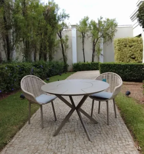 CONJUNTO MESA DE ALUMINIO FORMATO PIZZA COM PRATO GIRATÓRIO COM CADEIRAS DE CORDA NAUTICA