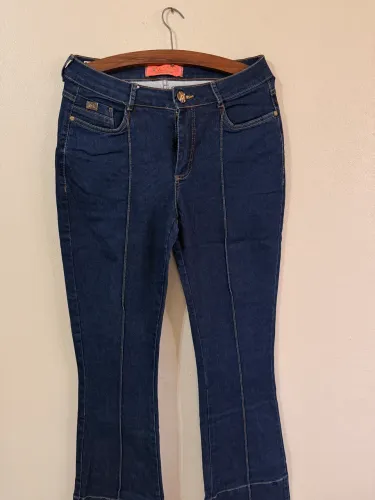 Calça Jeans Flare emana feminina