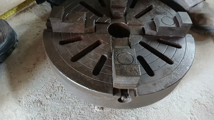 Placa de torno de quatro castanha