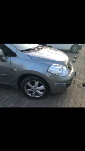 Vendo Tiida 1.8 Flex bem conservado