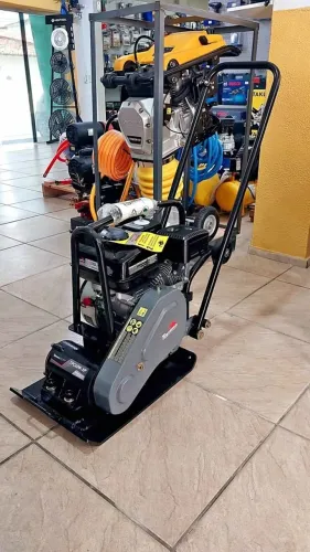 Placa vibratória 60kg a gasolina Motor 6.5Hp Toyama (Loja/Nova)