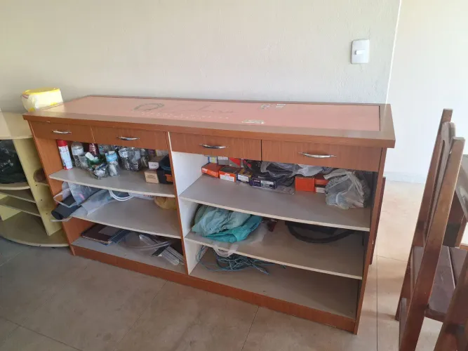 Vende-se Balcão.