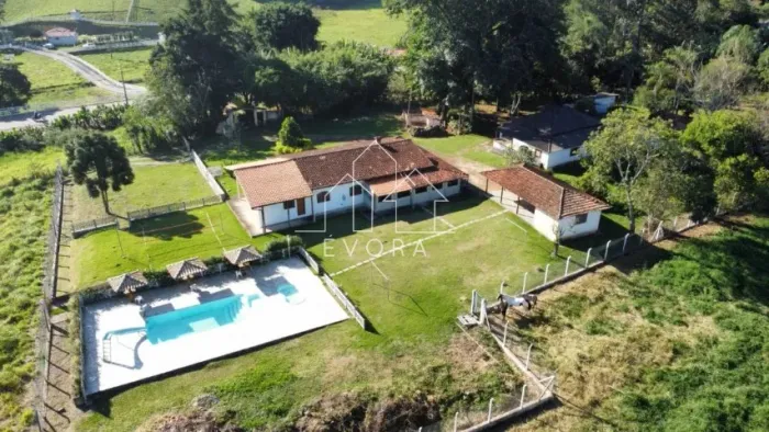 Chácara em Monte Sião - beira do asfalto - 3 casas - 20.800m² - Escriturada