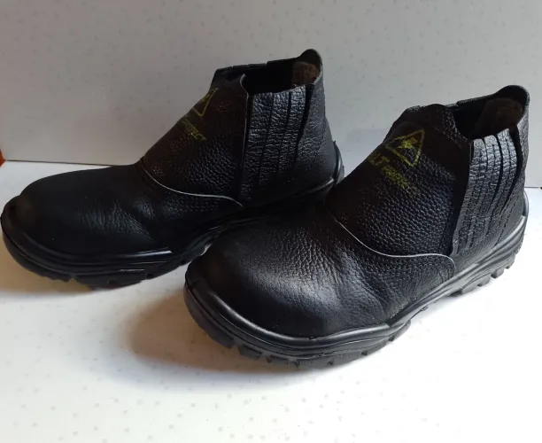 Bota Preta  40 Bico de Aço ( Nova)