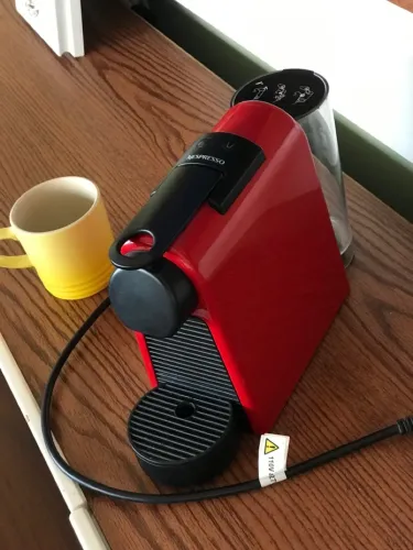 Cafeteira Nespresso Essenza Mini Vermelha 127V