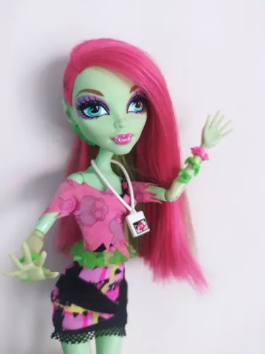 Boneca Venus Mcflytrap - Music Festival - Monster High