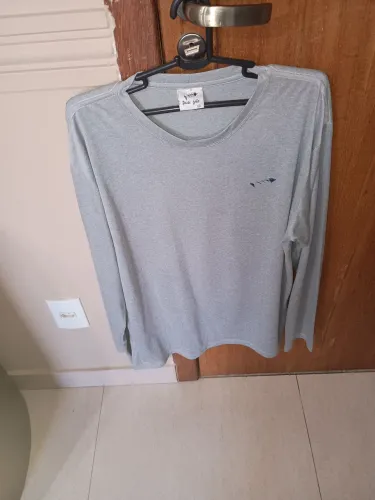 Vendo Camisa de Treino manga cumprida da marca Peixe Urbano, tamanho GG.
