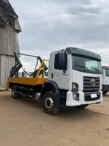 Poliguindaste Duplo Articulado 8T - VW 17.260 ano 21/22