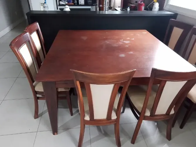 Vendo conjunto de mesa grande com 8 cadeiras em madeira nobre