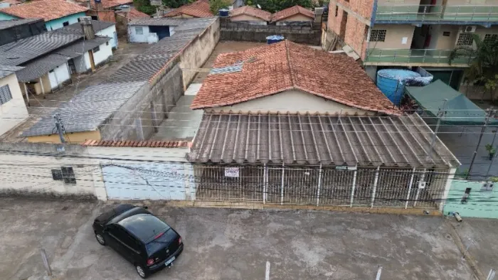 Vende se uma Casa em trindade local comercial.