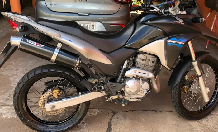 Escape esportivo XRE 300